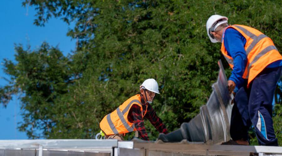 Professional gutter cleaning in Hemet, CA